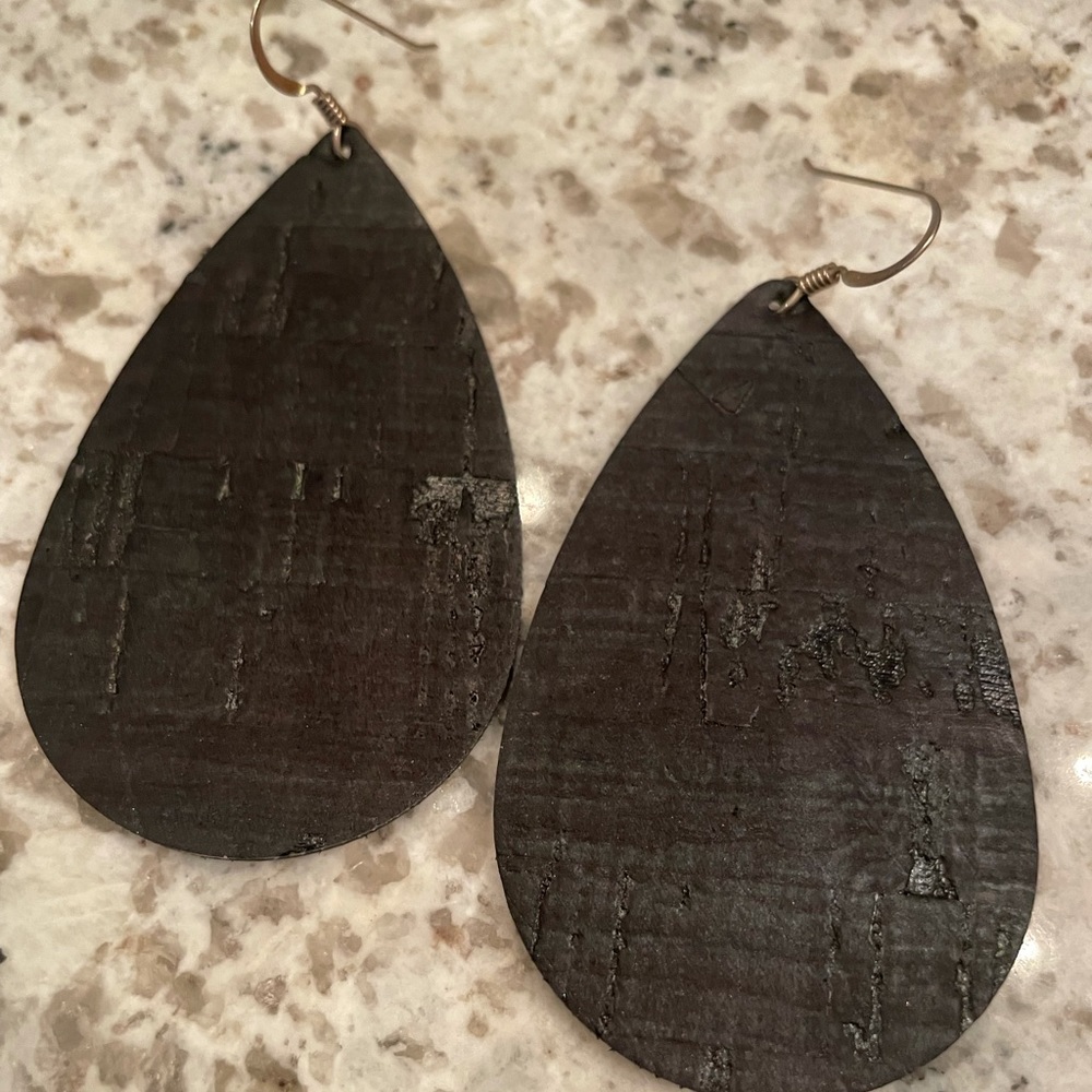 Black cork nickel and suede size medium